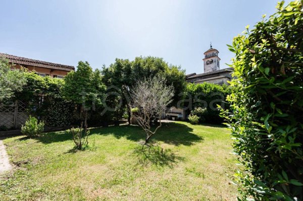 casa indipendente in vendita ad Agrate Conturbia in zona Conturbia