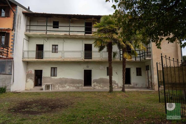 casale in vendita ad Agrate Conturbia