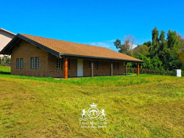 casa indipendente in vendita ad Agrate Conturbia in zona Conturbia