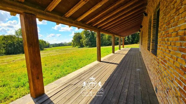 casa indipendente in vendita ad Agrate Conturbia in zona Conturbia