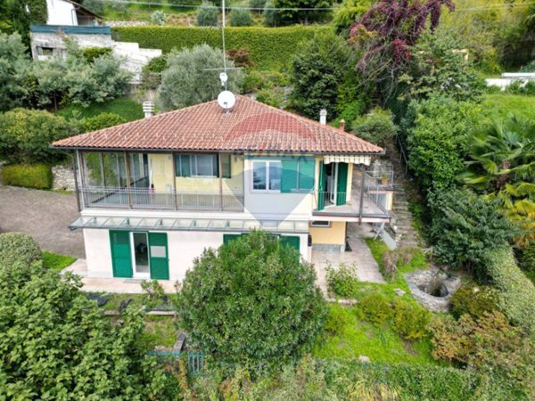 casa indipendente in vendita ad Agrate Conturbia