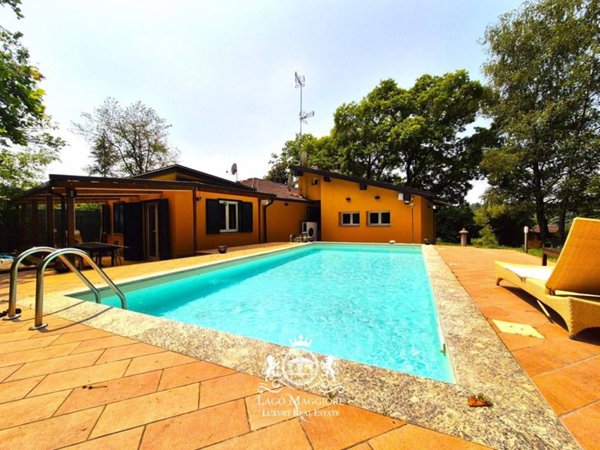 casa indipendente in vendita ad Agrate Conturbia in zona Conturbia