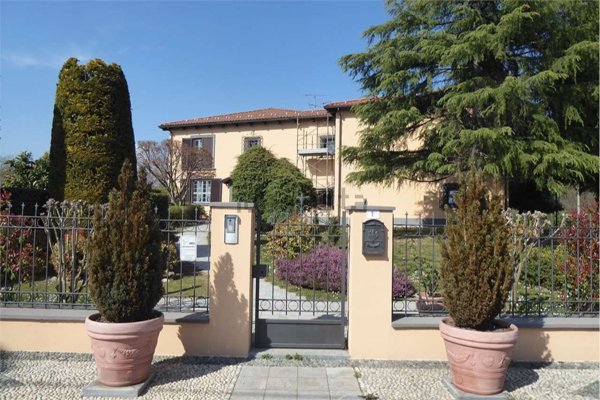 casa indipendente in vendita ad Agrate Conturbia