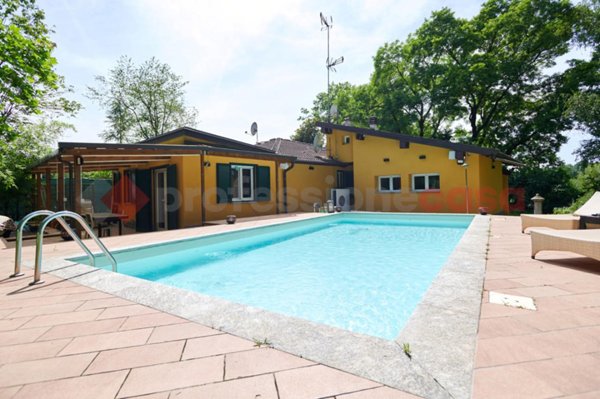 casa indipendente in vendita ad Agrate Conturbia in zona Conturbia