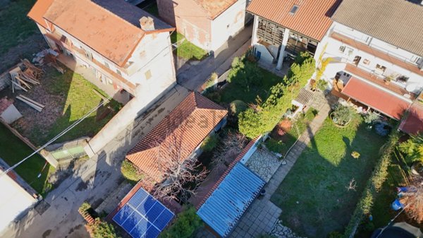 casa indipendente in vendita ad Agrate Conturbia