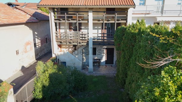 casa indipendente in vendita ad Agrate Conturbia