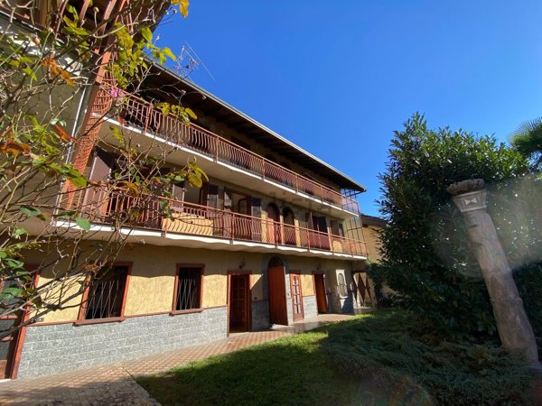 casa indipendente in vendita ad Agrate Conturbia