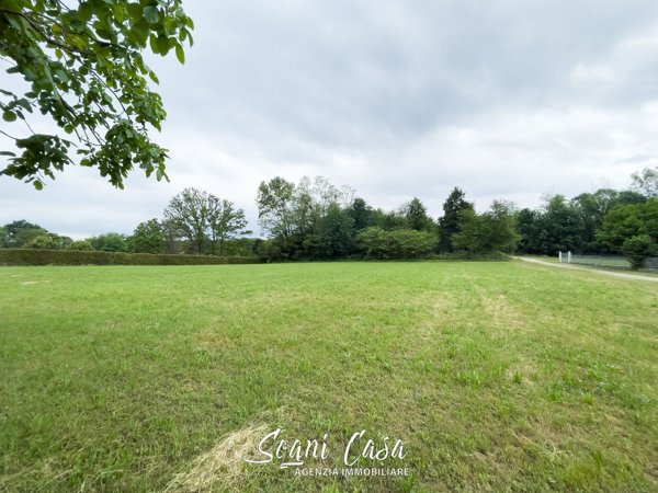 terreno edificabile in vendita ad Agrate Conturbia