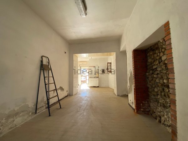 locale commerciale in vendita ad Agrate Conturbia