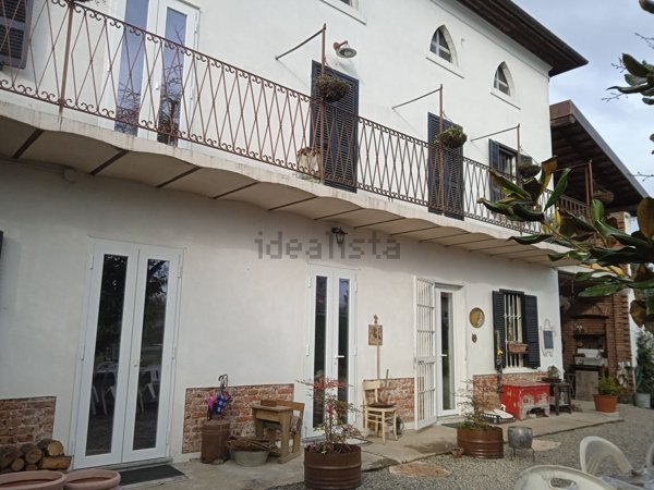 casa indipendente in vendita ad Agrate Conturbia