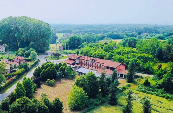 casa indipendente in vendita ad Agrate Conturbia