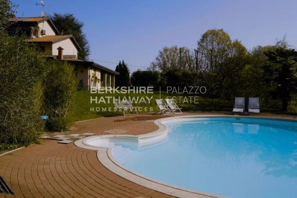 casa indipendente in vendita ad Agrate Conturbia