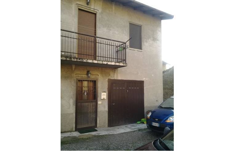 casa indipendente in vendita ad Agrate Conturbia in zona Conturbia