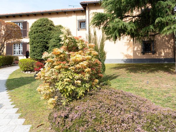 casa indipendente in vendita ad Agrate Conturbia