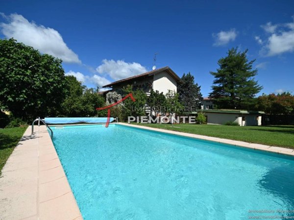 casa indipendente in vendita ad Agrate Conturbia in zona Agrate