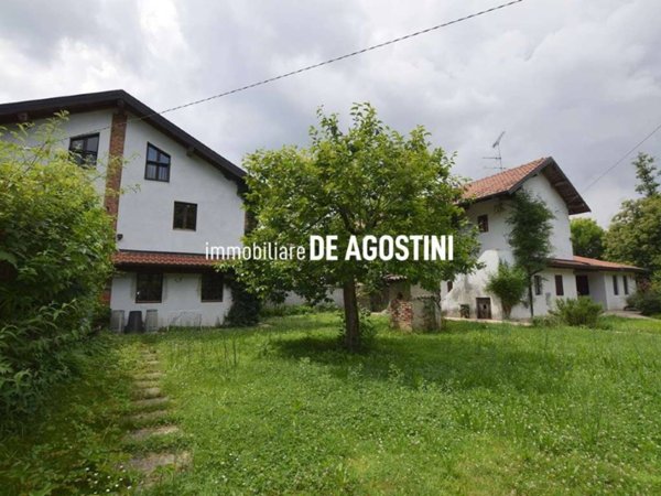 casa indipendente in vendita ad Agrate Conturbia