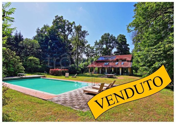 casa indipendente in vendita ad Agrate Conturbia in zona Conturbia