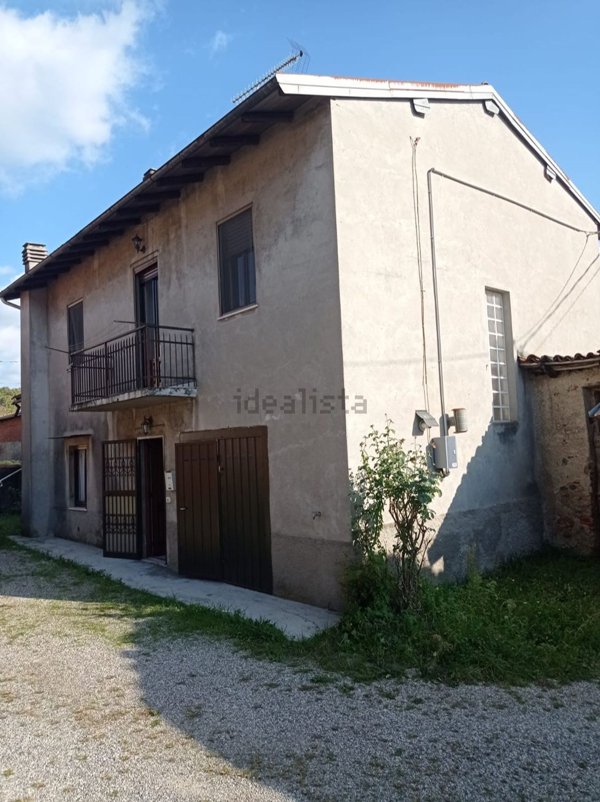 casa indipendente in vendita ad Agrate Conturbia