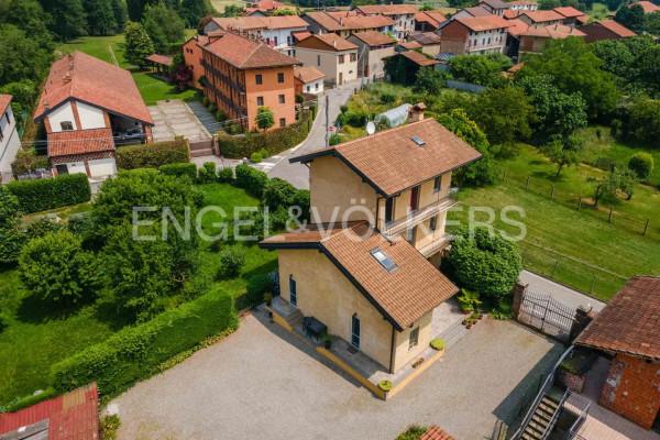 casa indipendente in vendita ad Agrate Conturbia in zona Conturbia