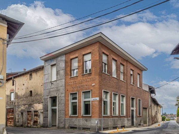 negozio in vendita ad Agrate Conturbia in zona Agrate