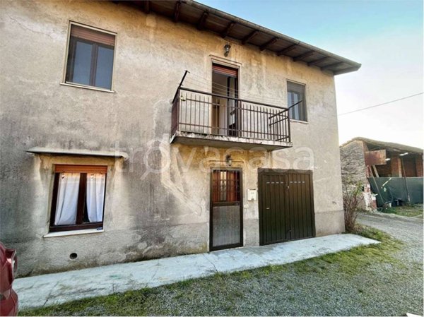 casa indipendente in vendita ad Agrate Conturbia in zona Conturbia