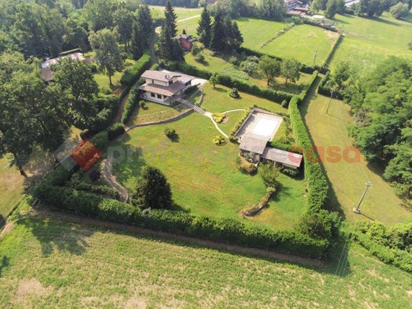 casa indipendente in vendita ad Agrate Conturbia