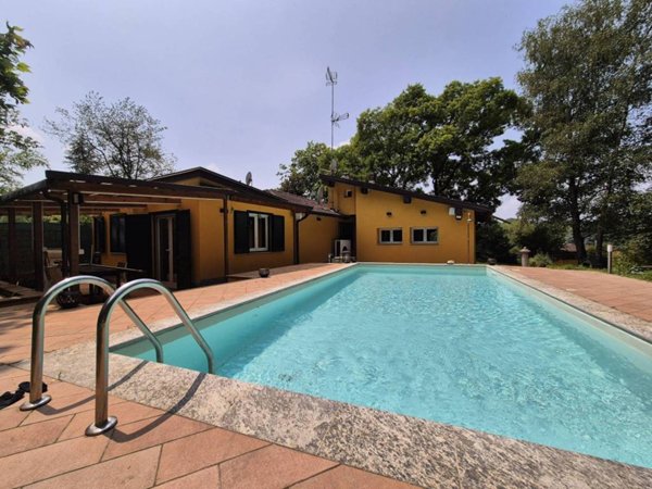 casa indipendente in vendita ad Agrate Conturbia