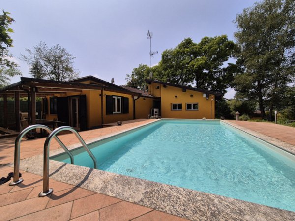 casa indipendente in vendita ad Agrate Conturbia