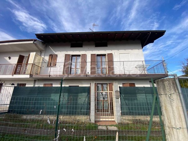 casa indipendente in vendita ad Agrate Conturbia