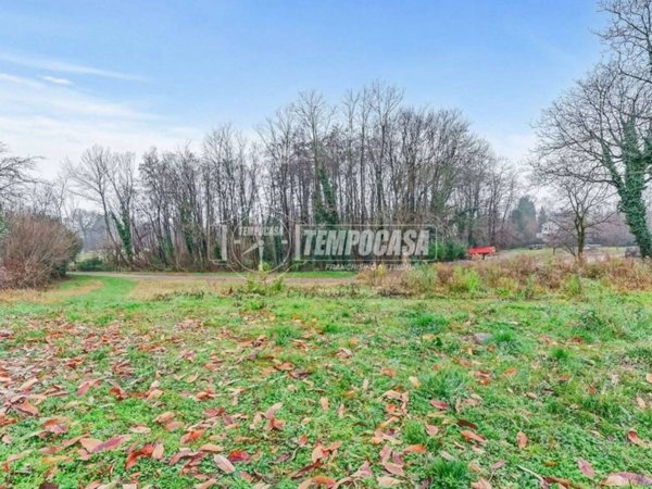 terreno edificabile in vendita ad Agrate Conturbia