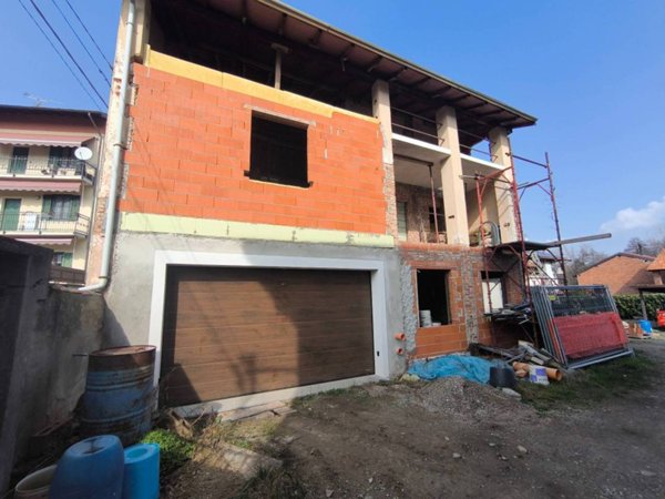 casa indipendente in vendita ad Agrate Conturbia