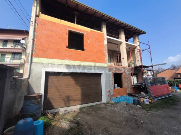 casa indipendente in vendita ad Agrate Conturbia