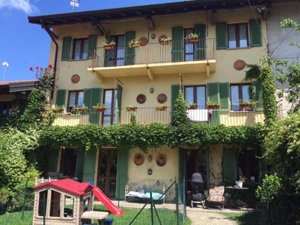 casa indipendente in vendita ad Agrate Conturbia in zona Conturbia