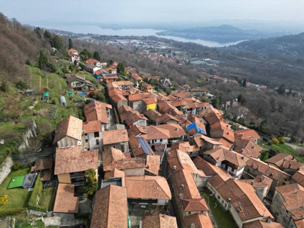 casa indipendente in vendita ad Agrate Conturbia