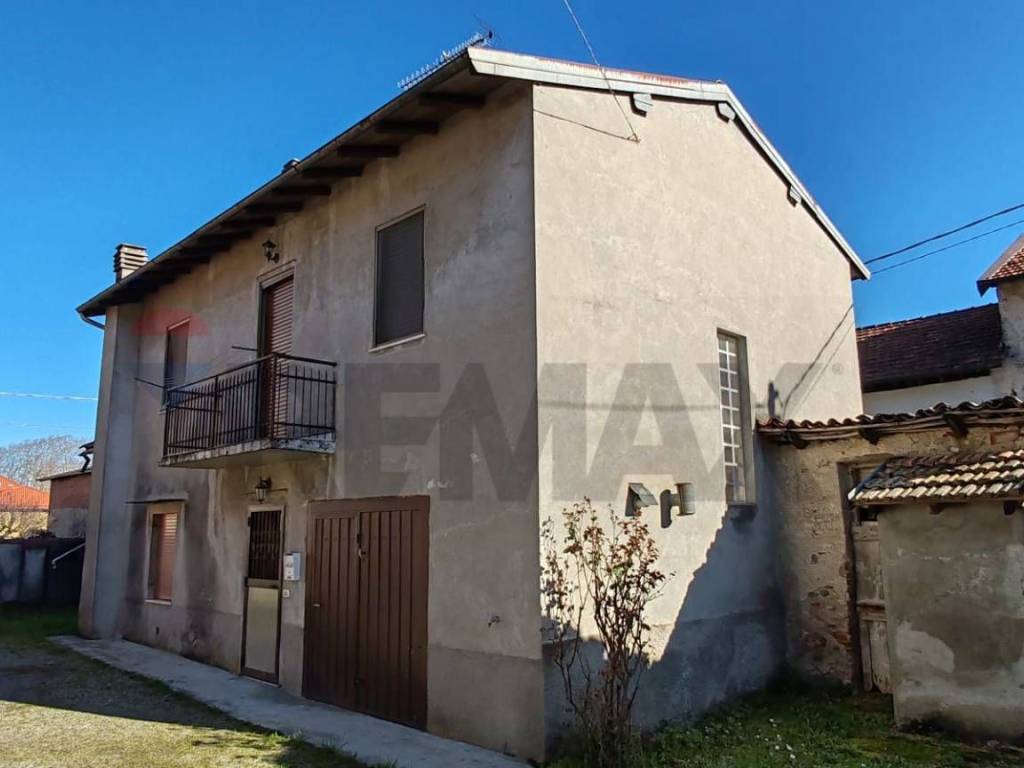 casa indipendente in vendita ad Agrate Conturbia in zona Conturbia