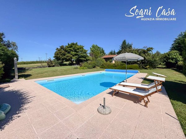 casa indipendente in vendita ad Agrate Conturbia in zona Conturbia