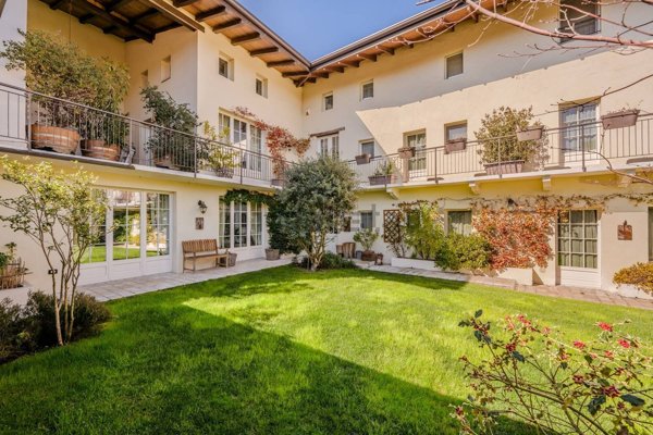 casa indipendente in vendita ad Agrate Conturbia