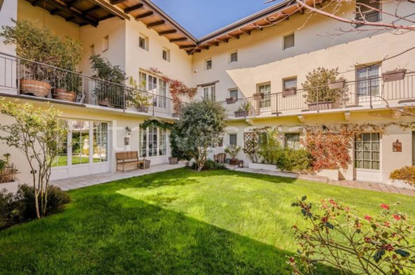 casa indipendente in vendita ad Agrate Conturbia in zona Conturbia