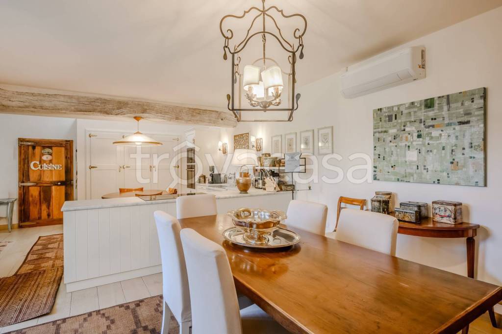 casa indipendente in vendita ad Agrate Conturbia in zona Conturbia