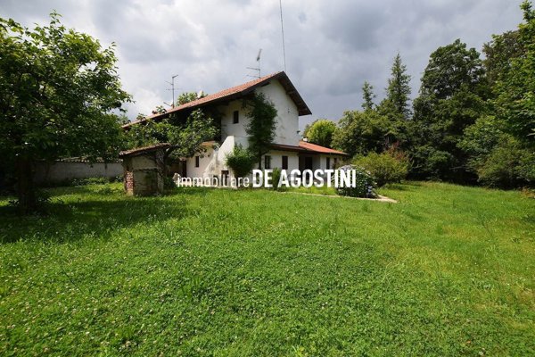 casa indipendente in vendita ad Agrate Conturbia in zona Conturbia