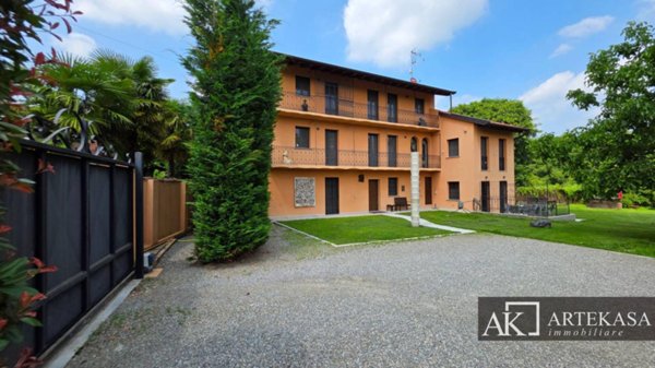 casa indipendente in vendita ad Agrate Conturbia