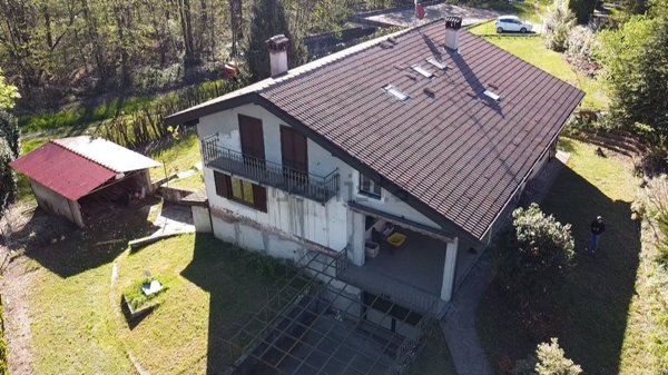 casa indipendente in vendita ad Agrate Conturbia