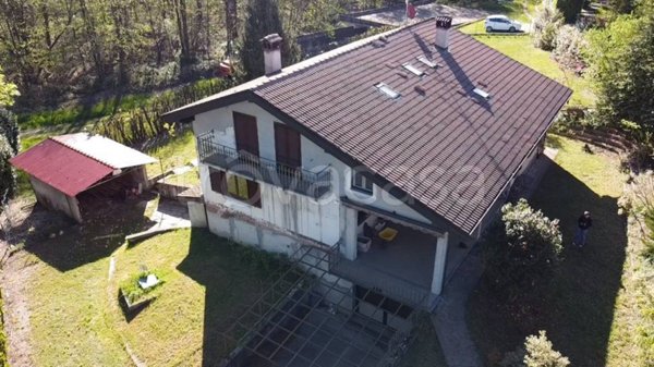 casa indipendente in vendita ad Agrate Conturbia