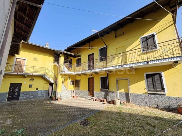 casa indipendente in vendita ad Agrate Conturbia in zona Conturbia