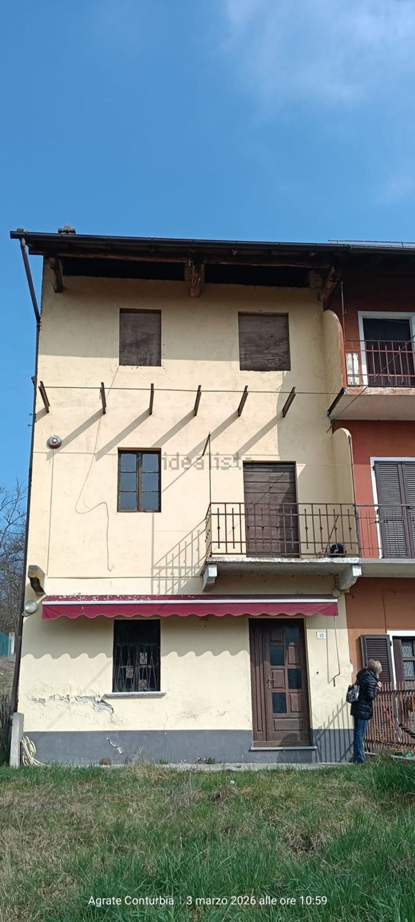 quadrivano in vendita ad Agrate Conturbia