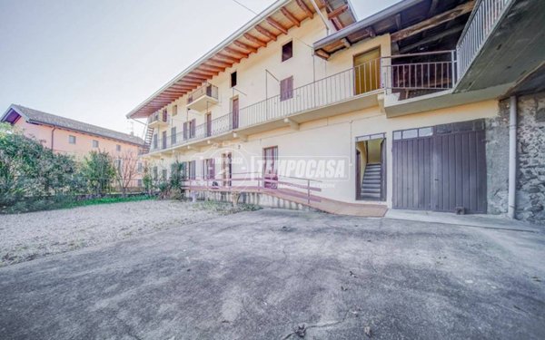 appartamento in vendita ad Agrate Conturbia in zona Conturbia