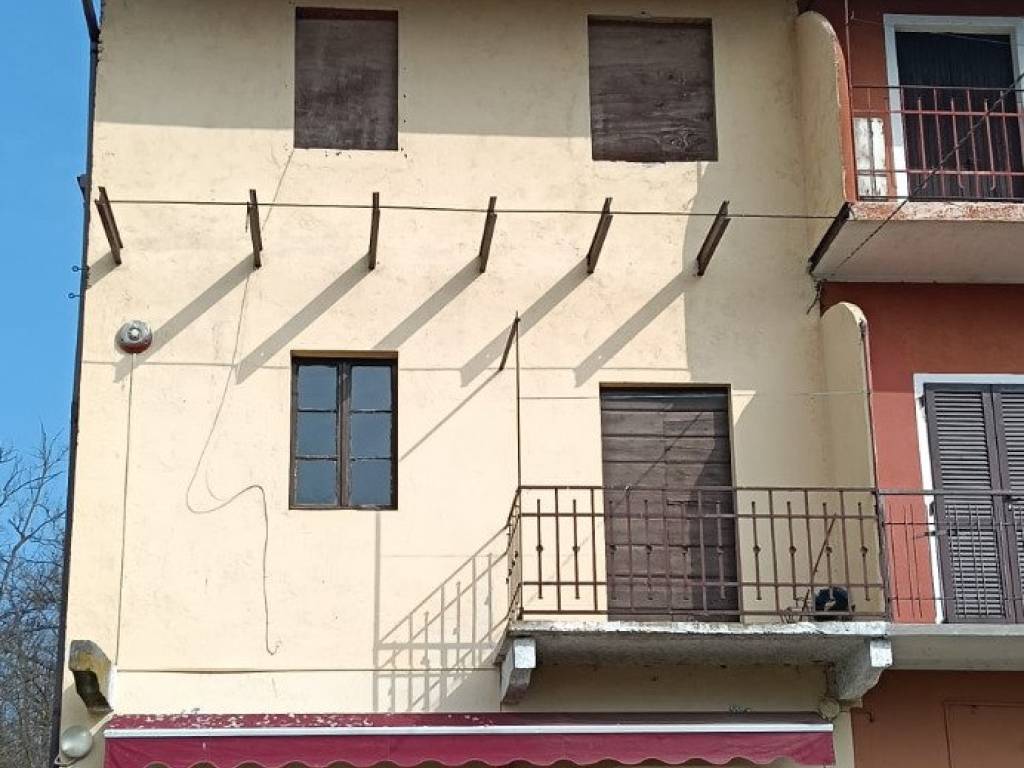 casa indipendente in vendita ad Agrate Conturbia