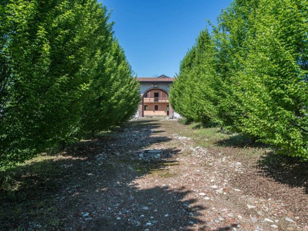 casa indipendente in vendita ad Agrate Conturbia