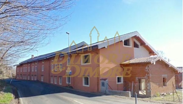 negozio in vendita ad Agrate Conturbia in zona Conturbia