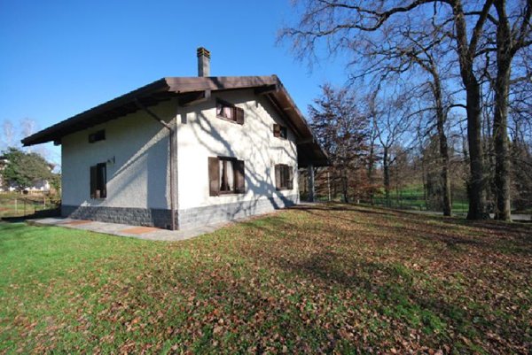 casa indipendente in vendita ad Agrate Conturbia